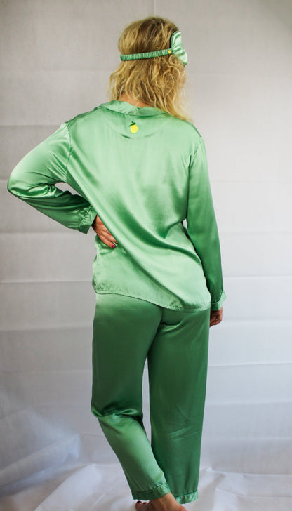 Model Kristine: 174 cm tall. Wearing size L. 